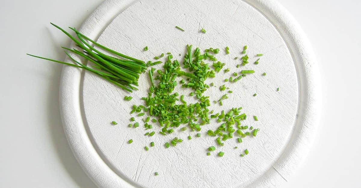 Chives: 12 Powerful Benefits and Nutrition