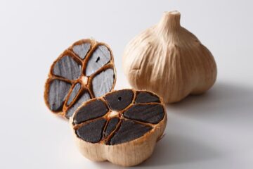 Black Garlic: The Essential Guide to 7 Health Benefits, Male Performance, and Side Effects
