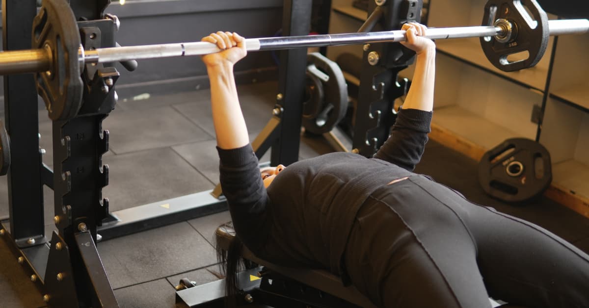 Decline Bench Press: Explode Your Lower Chest and 5 best advantages